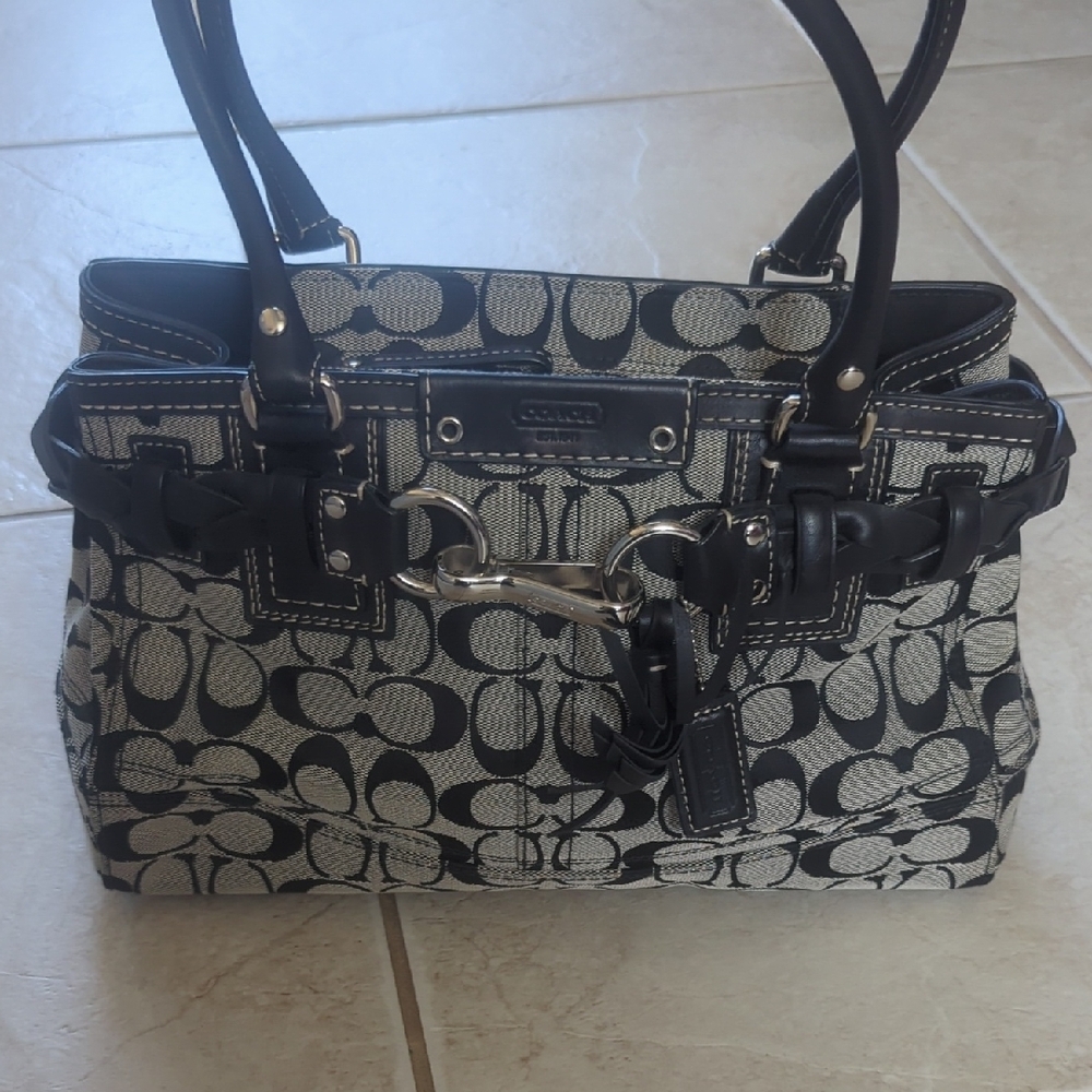 Coach Black and Gray Signature Hamptons Tote Signature C Bag - Picture 2 of 12